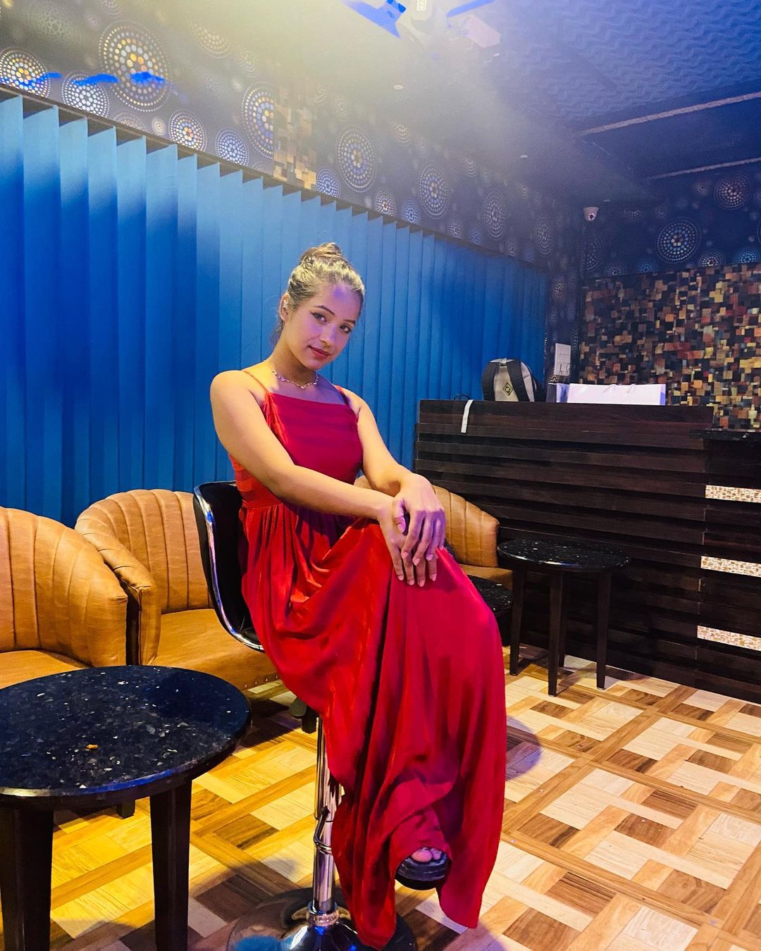Snigdha Bose - Nalayak Ladki aur Sexy Model